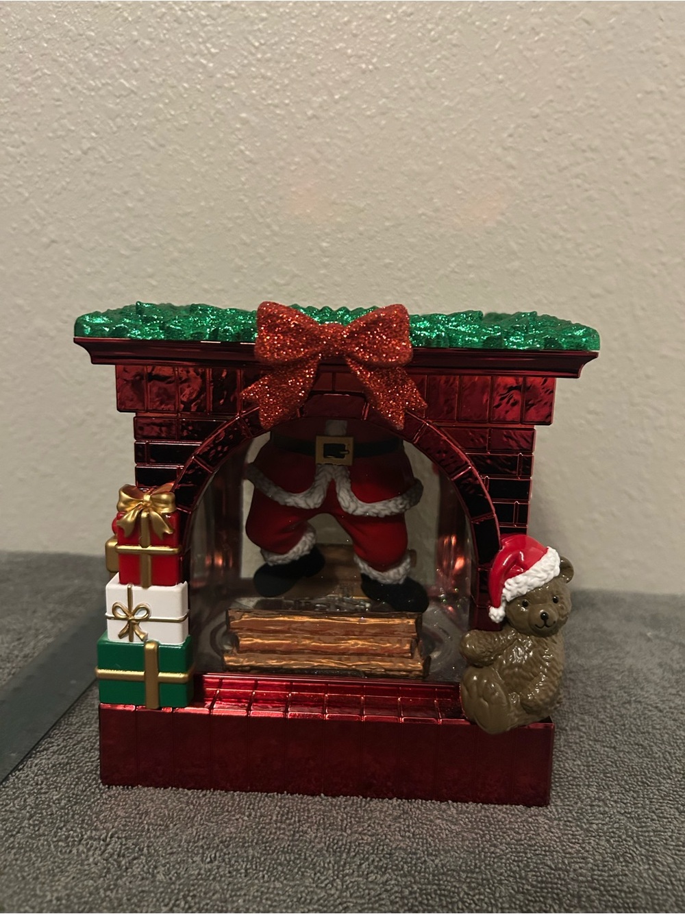 Bath & Body Works Light-Up Fireplace Water Globe 3-Wick Candle Holder.  NWT